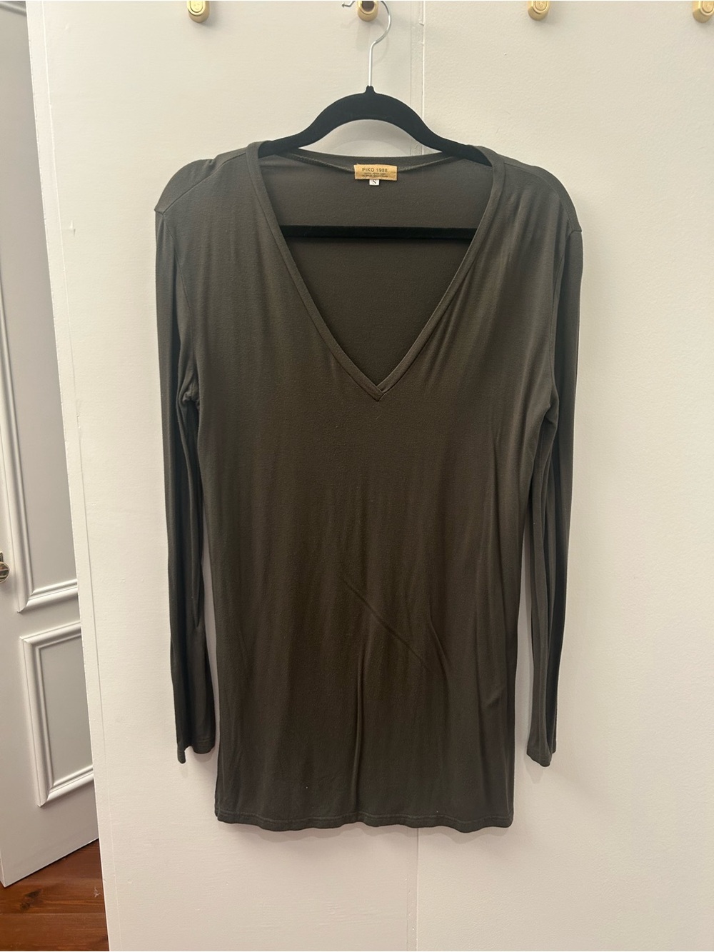 Piko 1988 Olive V-Neck Long Sleeve Tee
